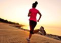 Hormônio liberado durante atividade física pode inibir avanço da Covid-19