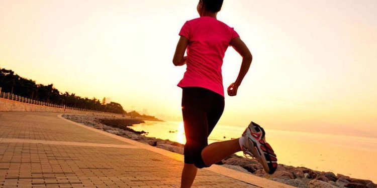 Hormônio liberado durante atividade física pode inibir avanço da Covid-19