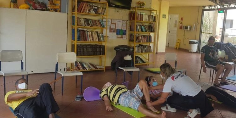 Programa promove atividade física virtual para idosos da periferia