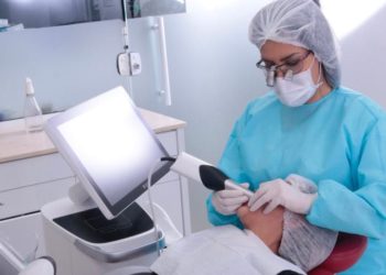 O cuidado com a saúde bucal durante o uso da máscara