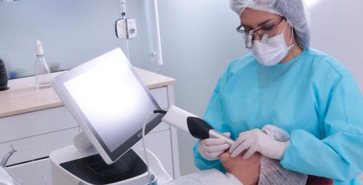 O cuidado com a saúde bucal durante o uso da máscara