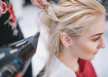 Aprenda como reverter danos e ter um cabelo mais forte e saudável