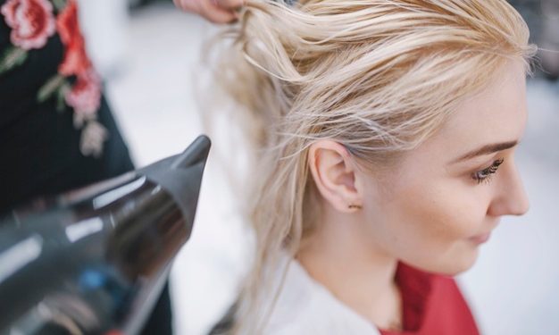 Aprenda como reverter danos e ter um cabelo mais forte e saudável