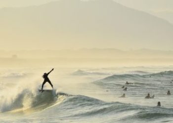 Lançado programa de arbitragem em surf para mulheres