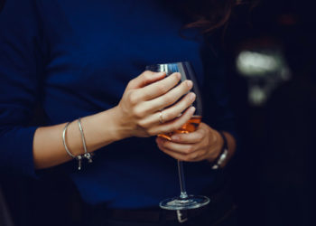 Brasileiro está fumando menos e as mulheres bebendo mais