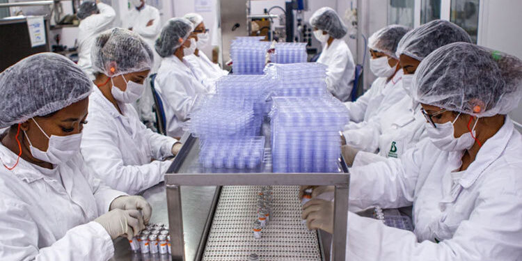 Butantan dá início a distribuição de 1,2 milhão de doses da vacina contra Covid