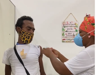BA: População em situação de rua recebe vacina da Janssen em Salvador