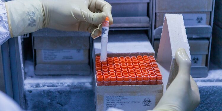 CoronaVac é segura e gera forte resposta imune em crianças e adolescentes