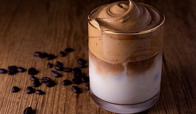 Que tal um Café Dalgona para esquentar?