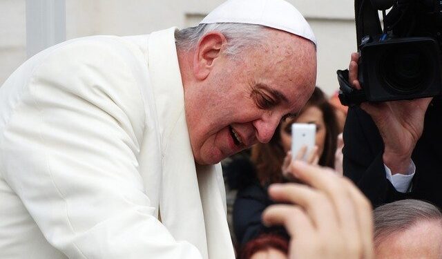 Estenose diverticular: o problema que levou o Papa Francisco a passar por cirurgia