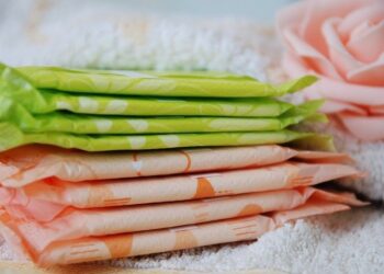 Presidente veta distribuição gratuita de absorventes femininos para estudantes de baixa renda