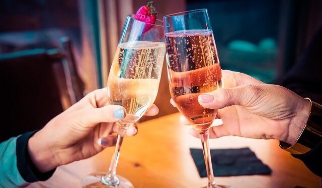 Um brinde com espumante e zero de álcool