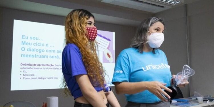 Belém recebe doação de absorventes