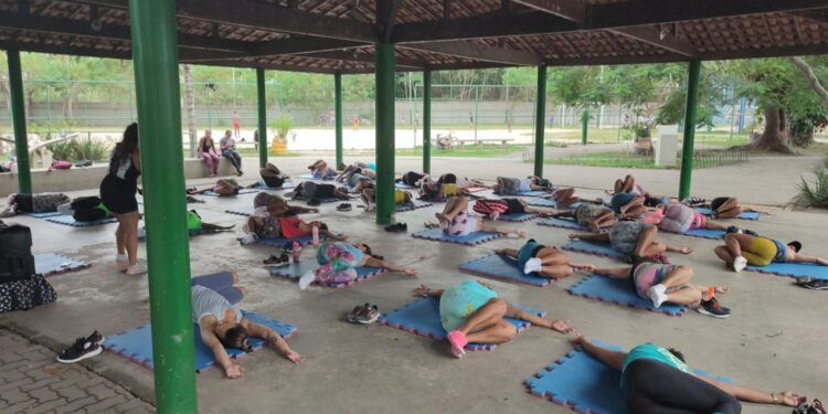 RJ: Vila oferece técnica da barriga negativa