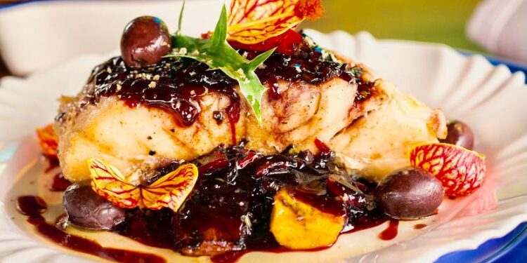 Café da xícara ao prato doce ou salgado