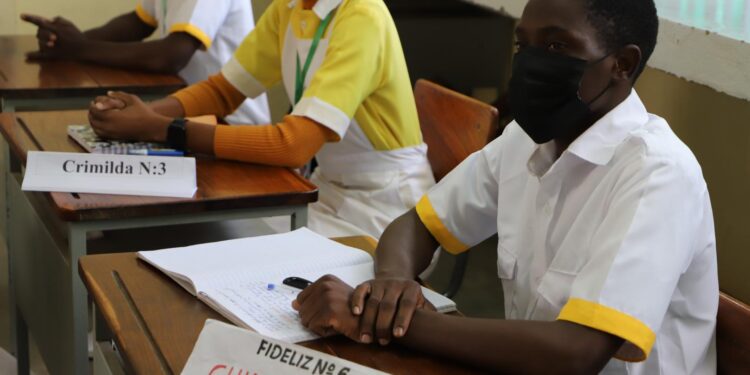 Em Moçambique OMS apoia futuros médicos