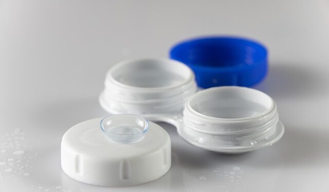 Limpeza das lentes de contato e as alergias oculares