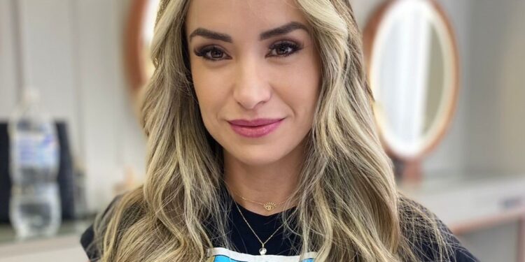 Mechas marcadas nos cabelos voltam com tudo