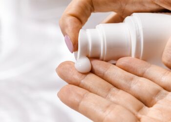 Cosméticos com FPS protegem mesmo?