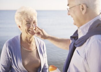 Confira dicas de cuidados com idosos no verão