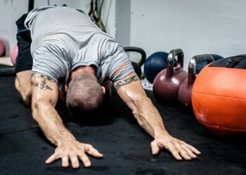 Devemos alongar antes e depois do treino?