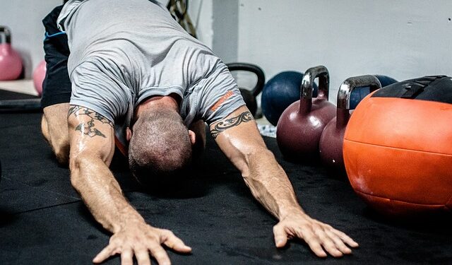 Devemos alongar antes e depois do treino?