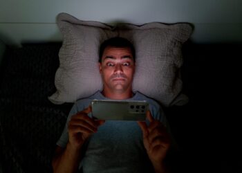 Uso do celular e os impactos na postura