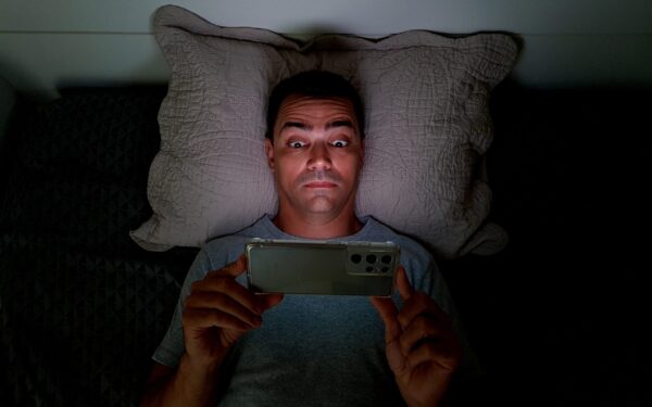 Uso do celular e os impactos na postura