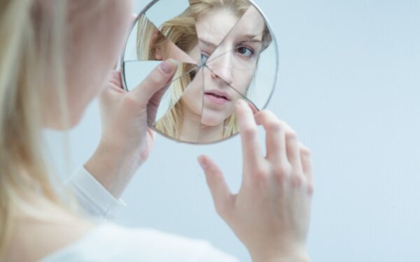 Riscos da busca por padrões irreais de beleza