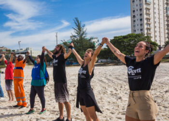 Dia Mundial dos Oceanos com “Aquele abraço”
