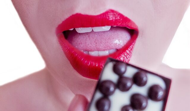 Saburra lingual: entenda por que a língua fica branca