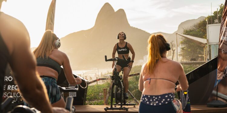 Rio Academia YoPRO transforma Ipanema em espaço de bem-estar gratuito no verão